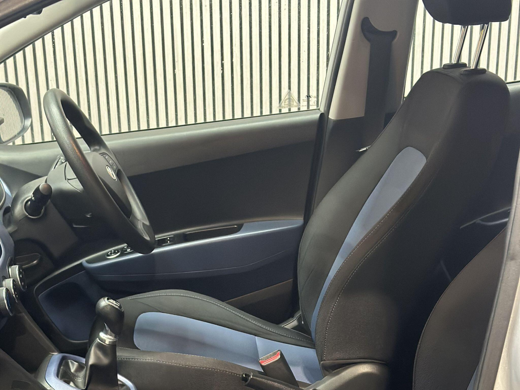 2016 Hyundai i10 image 14