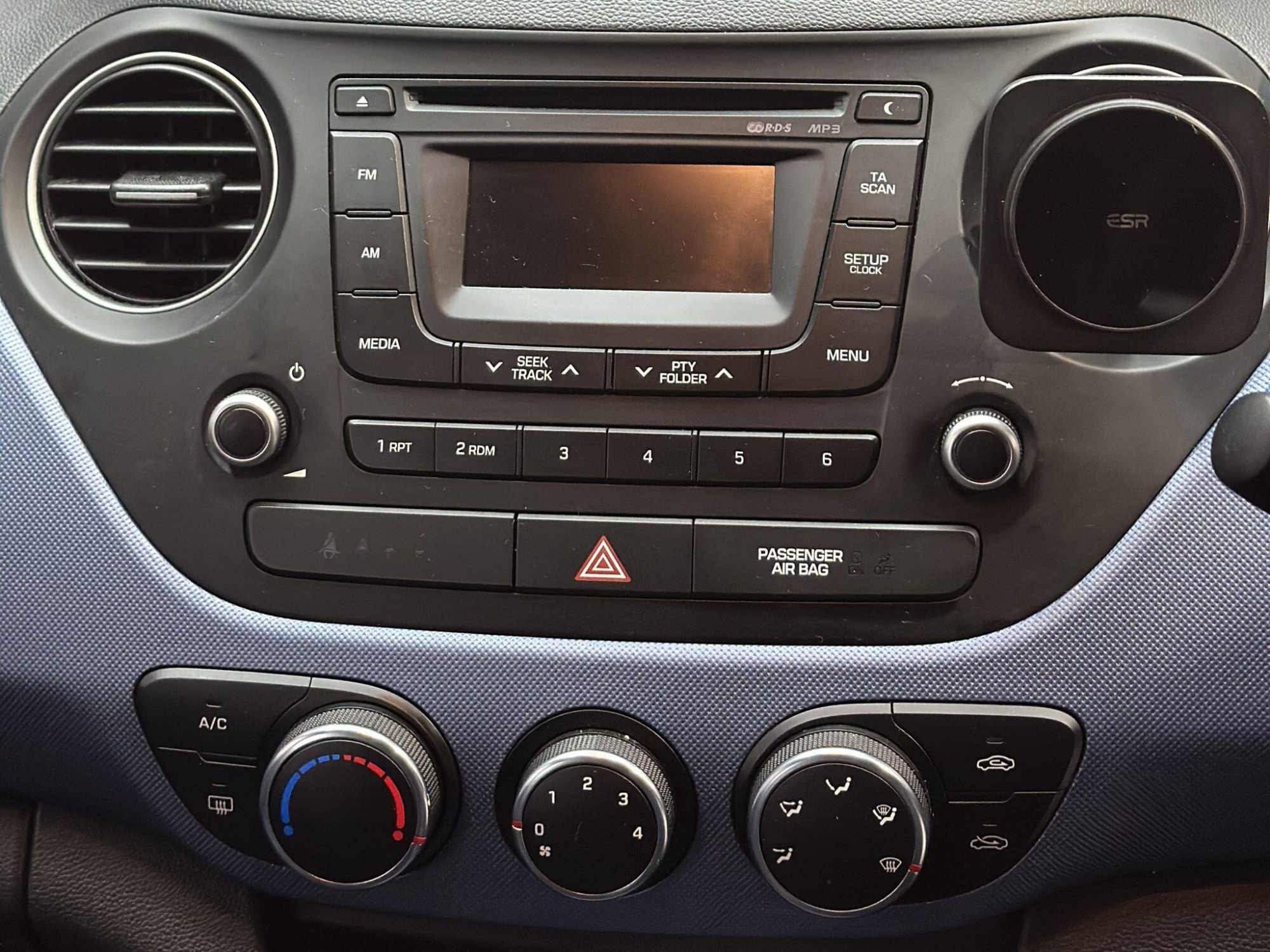 2016 Hyundai i10 image 12