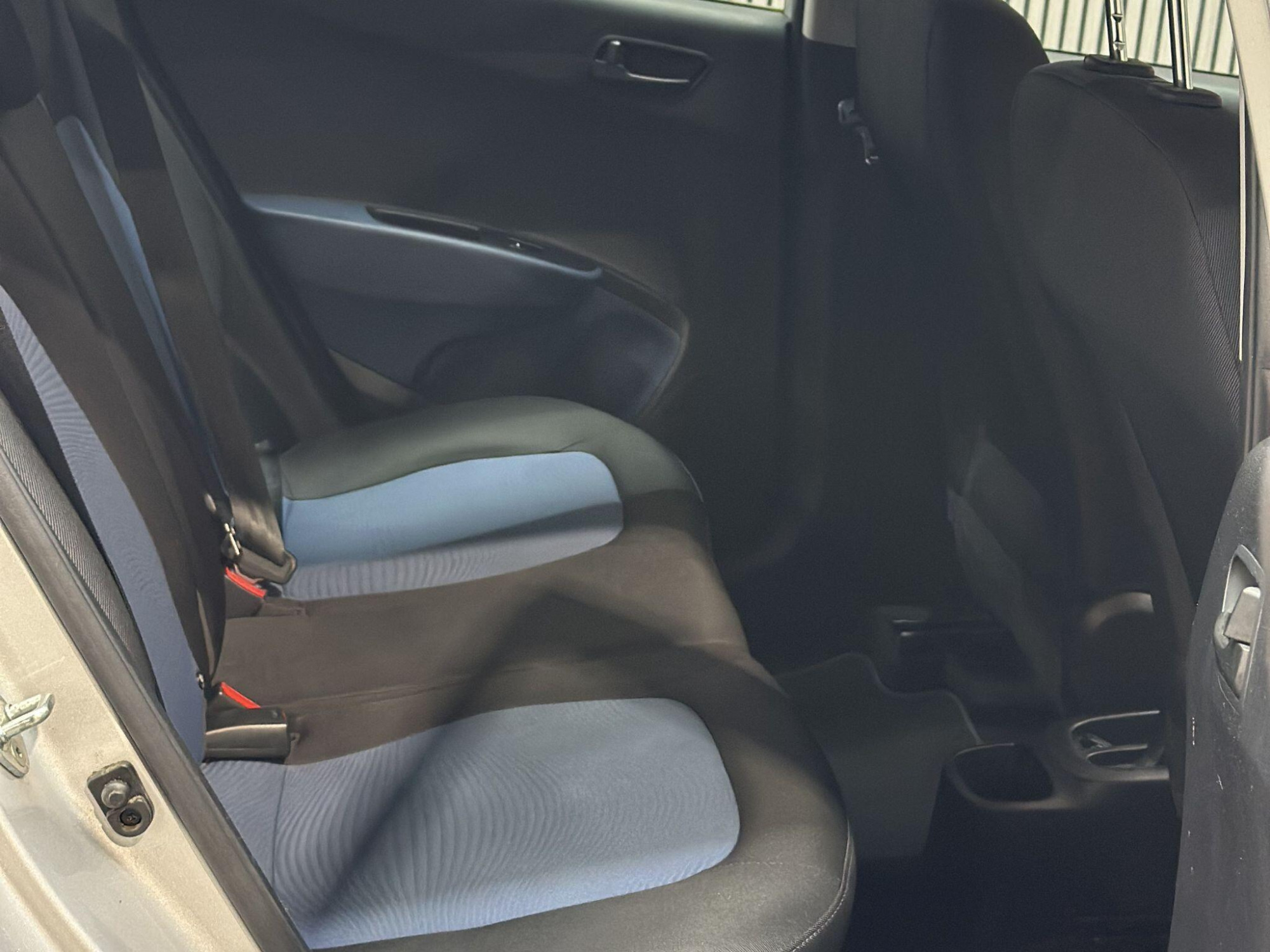 2016 Hyundai i10 image 13