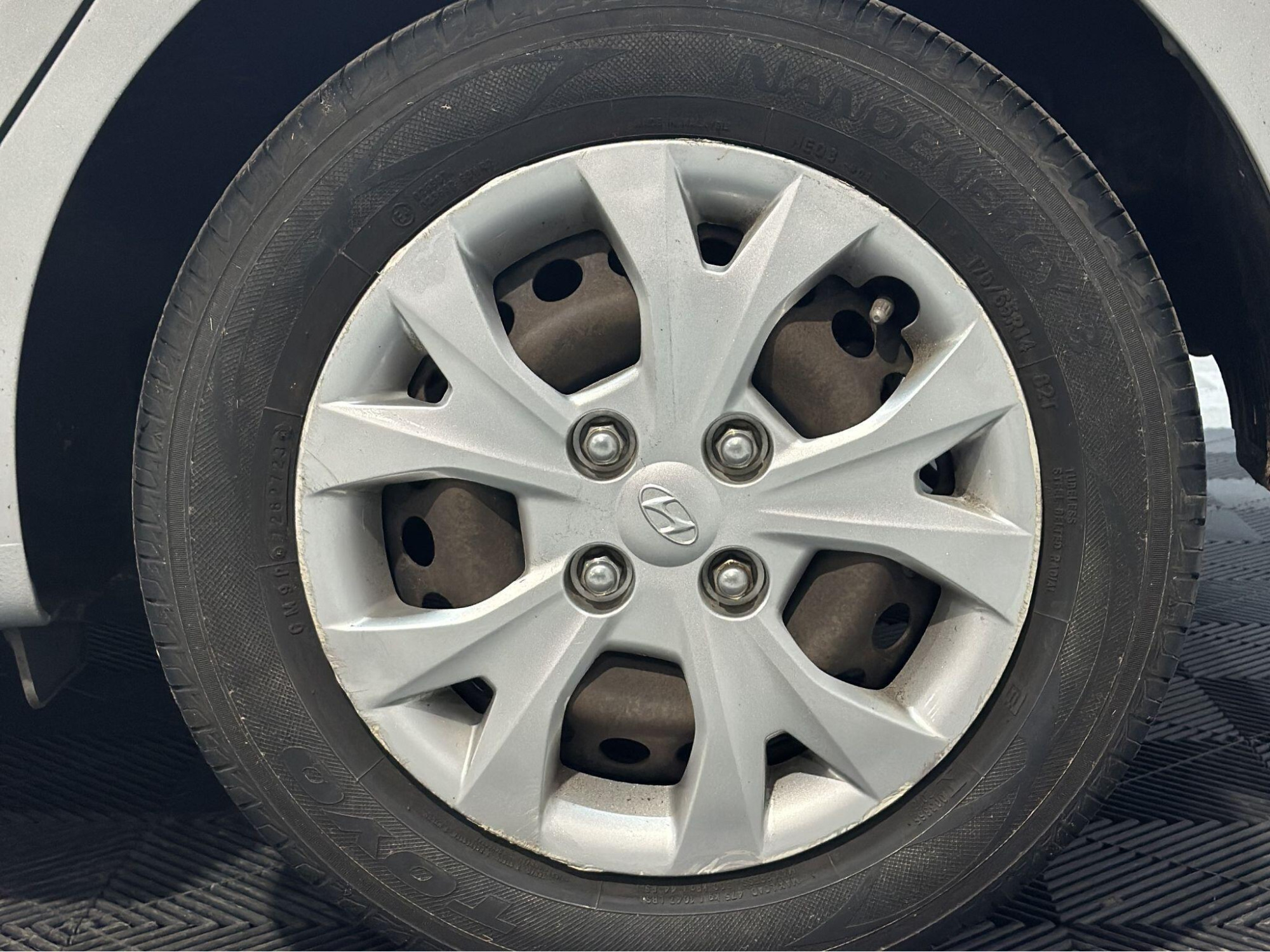 2016 Hyundai i10 image 9