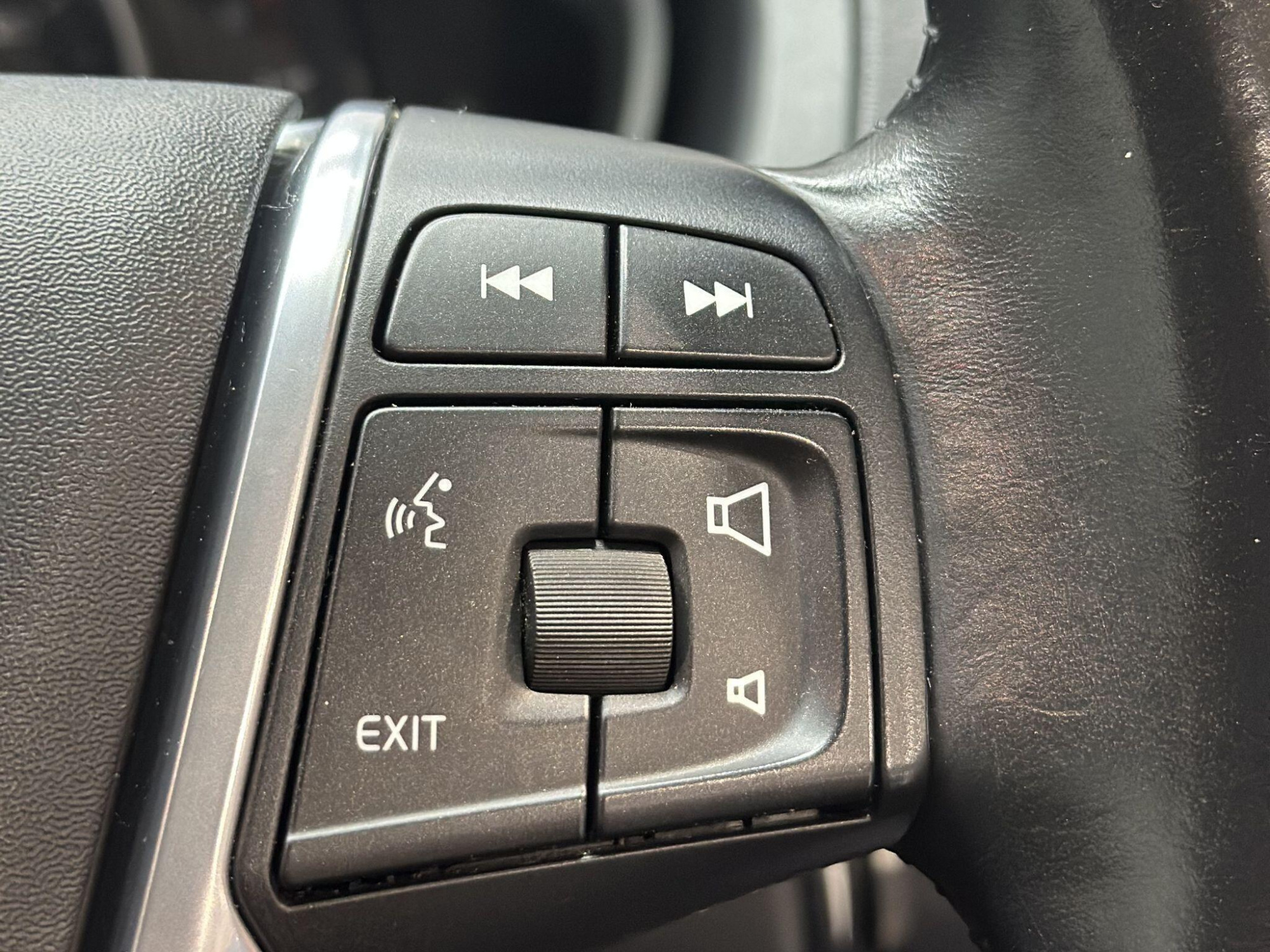 2015 Volvo V40 image 14