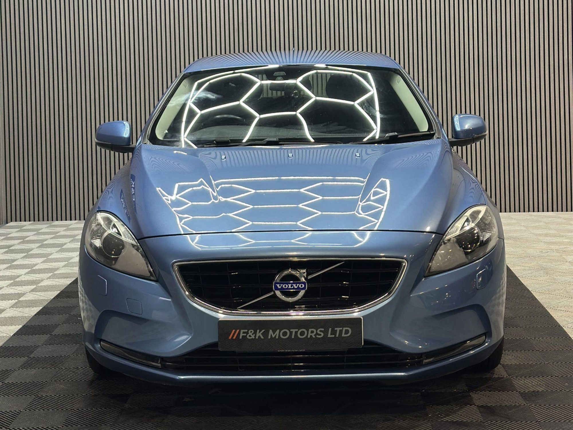 2015 Volvo V40 image 2