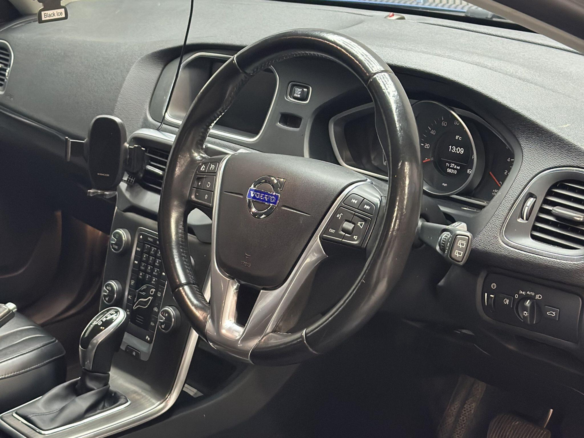 2015 Volvo V40 image 13