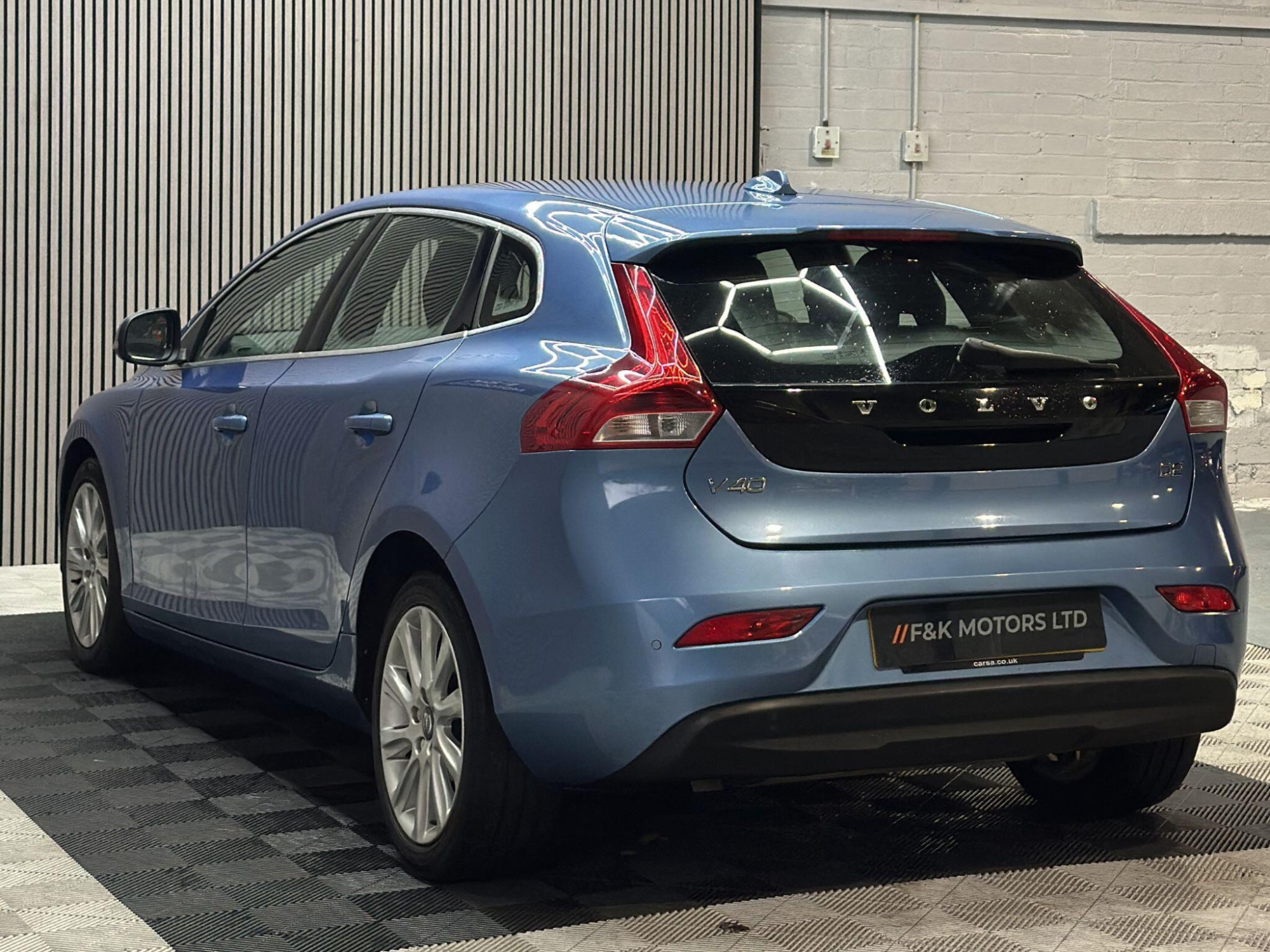 2015 Volvo V40 image 6