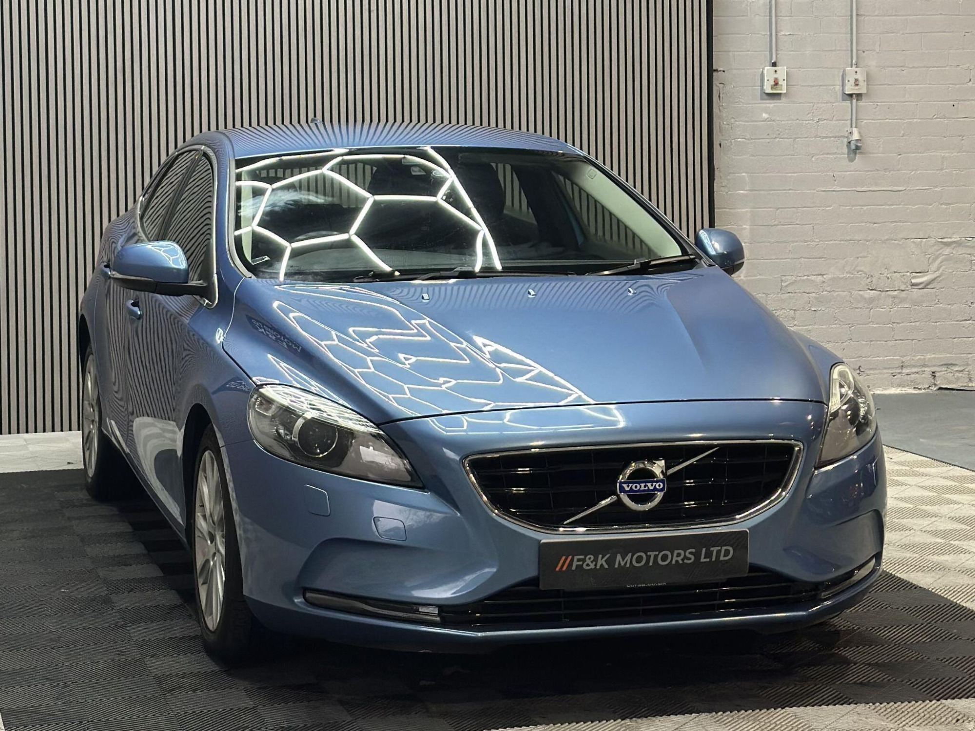 2015 Volvo V40 image 3