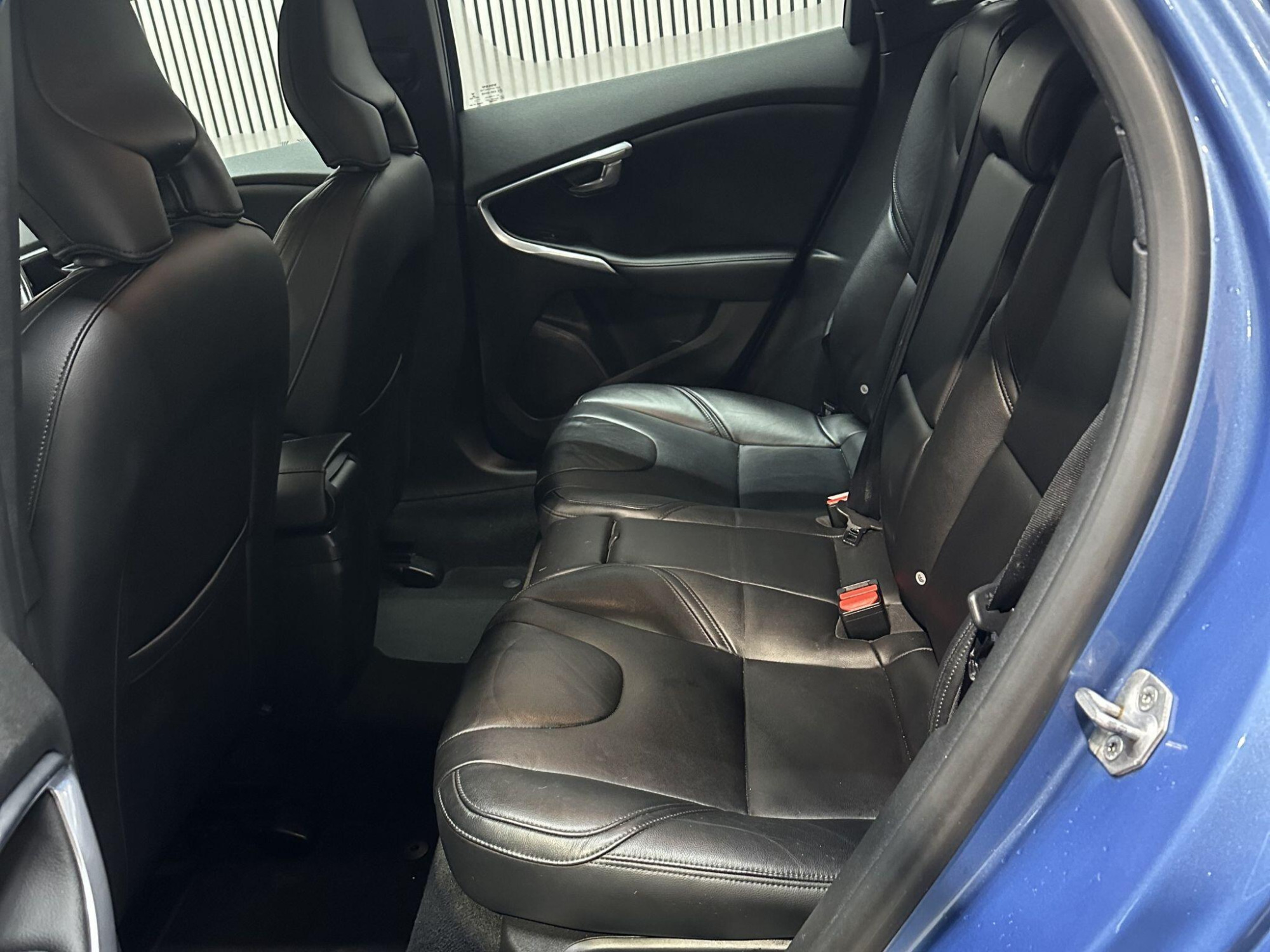 2015 Volvo V40 image 16