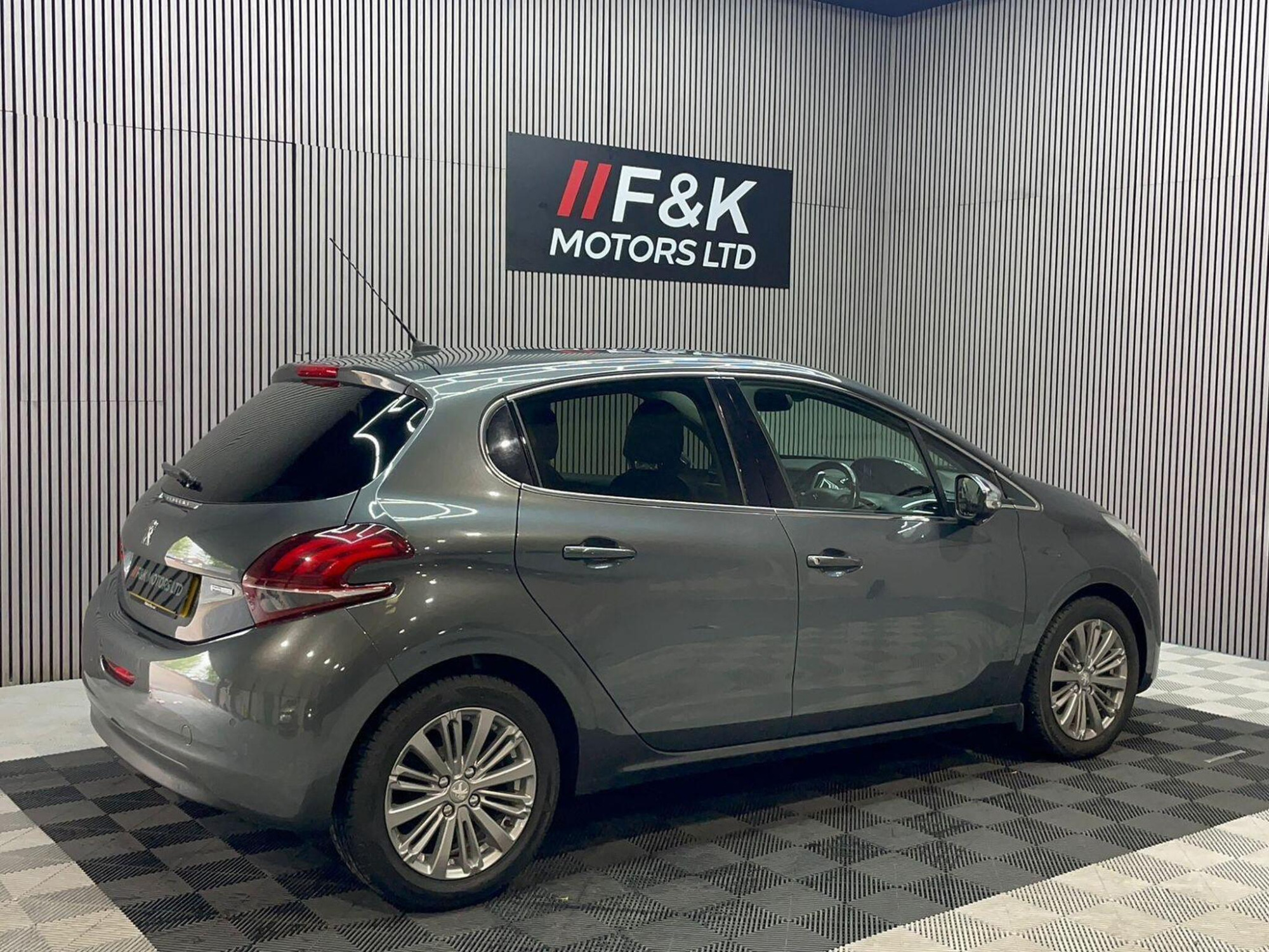 2016 Peugeot 208 image 3