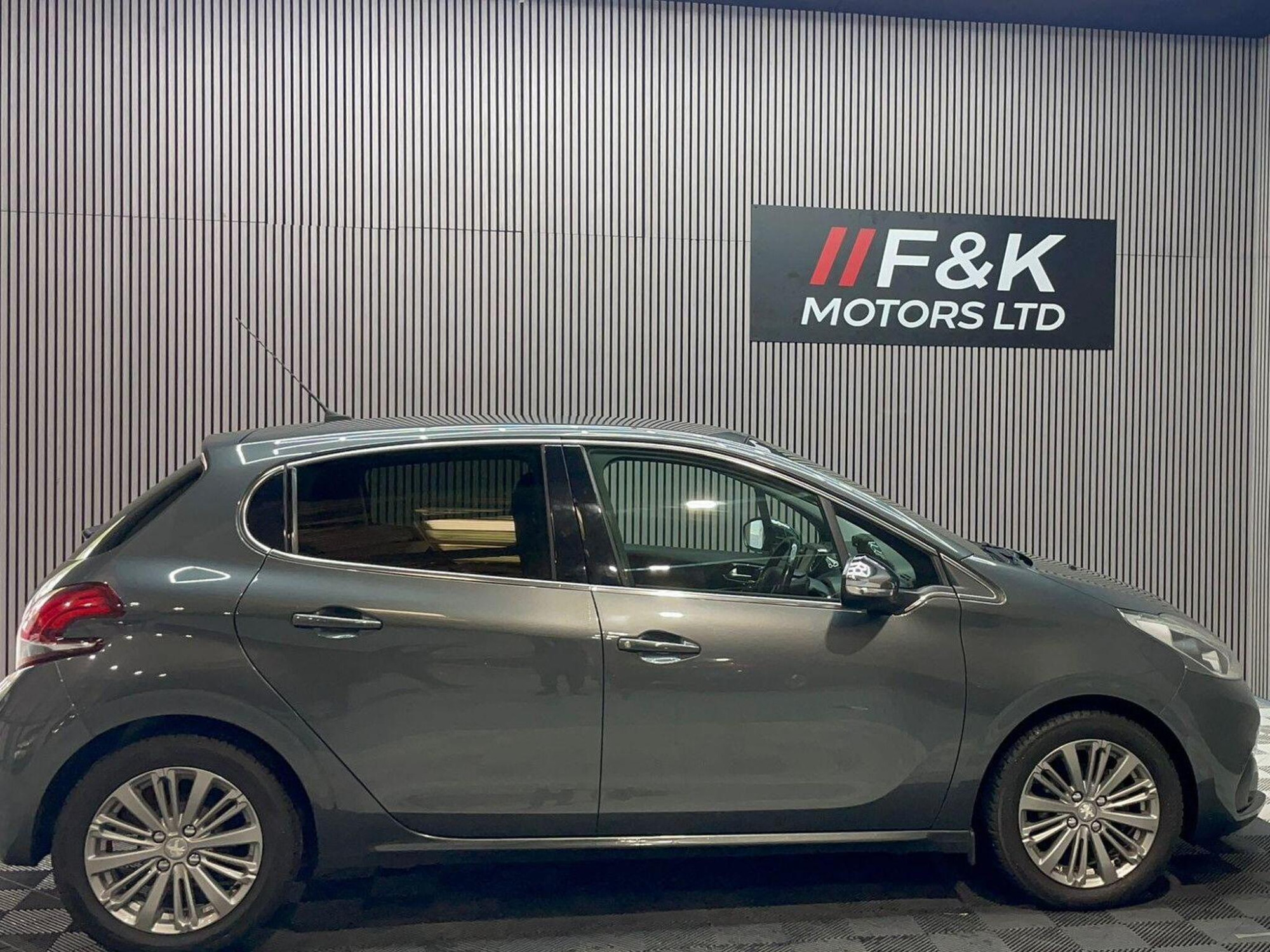2016 Peugeot 208 image 4