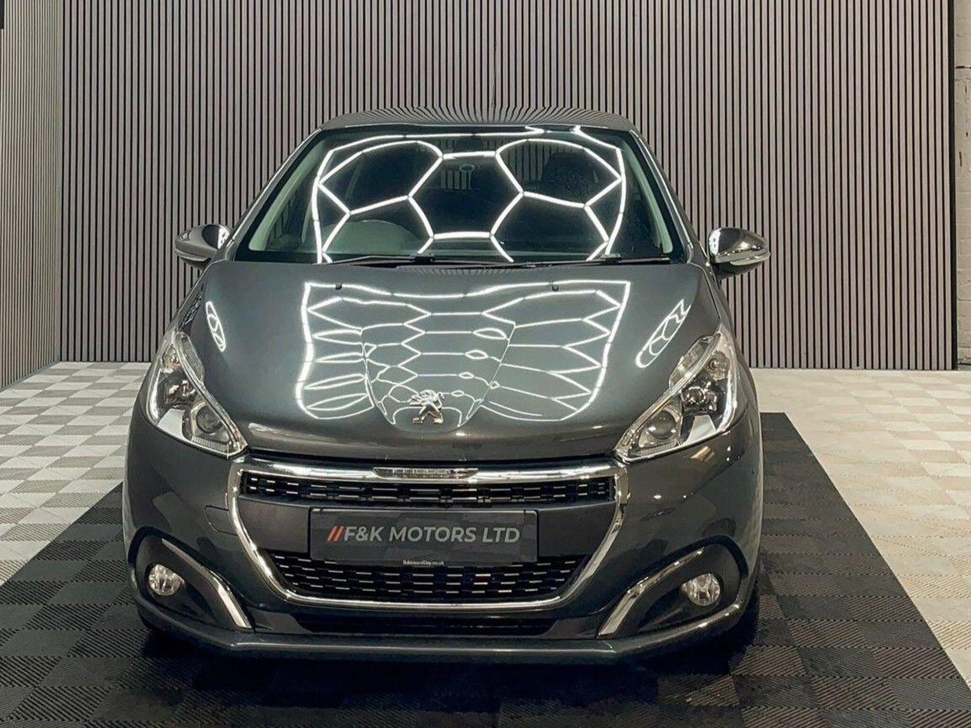 2016 Peugeot 208 image 2