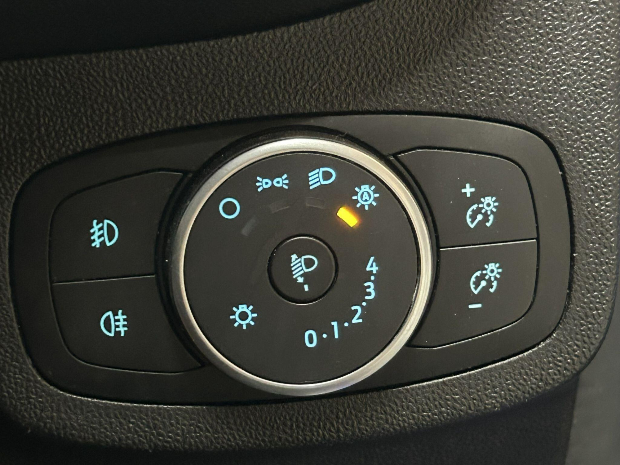 2017 Ford Fiesta image 12