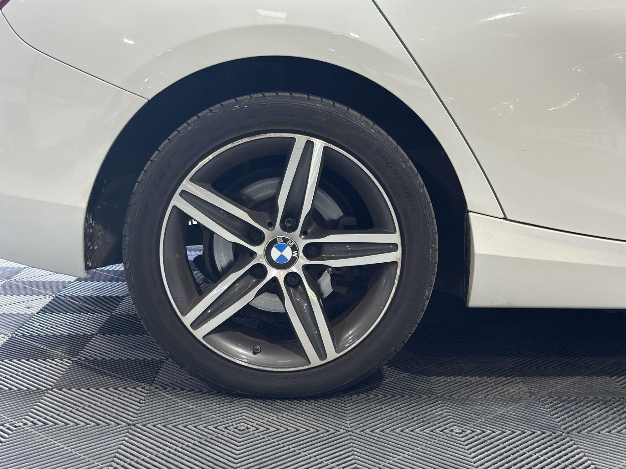 2016 BMW 1 Series image 12