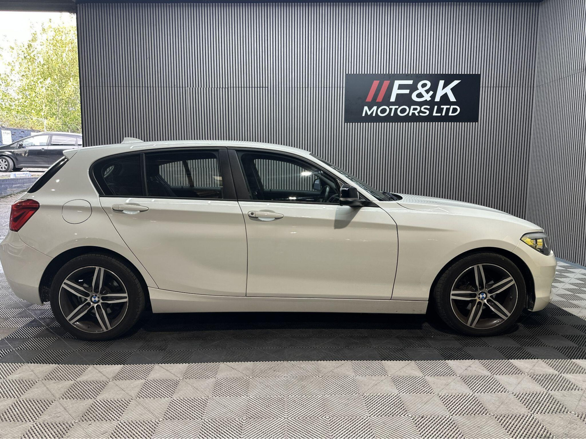 2016 BMW 1 Series image 8