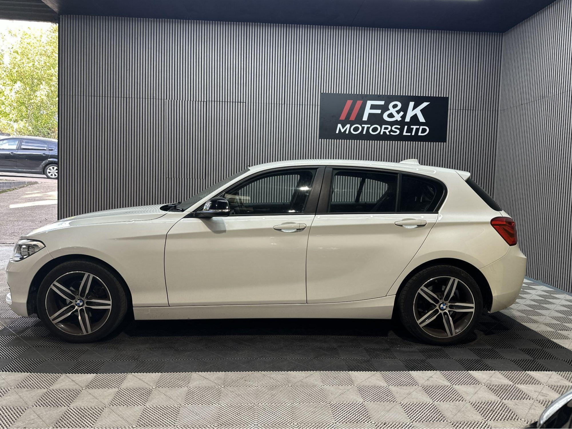 2016 BMW 1 Series image 4