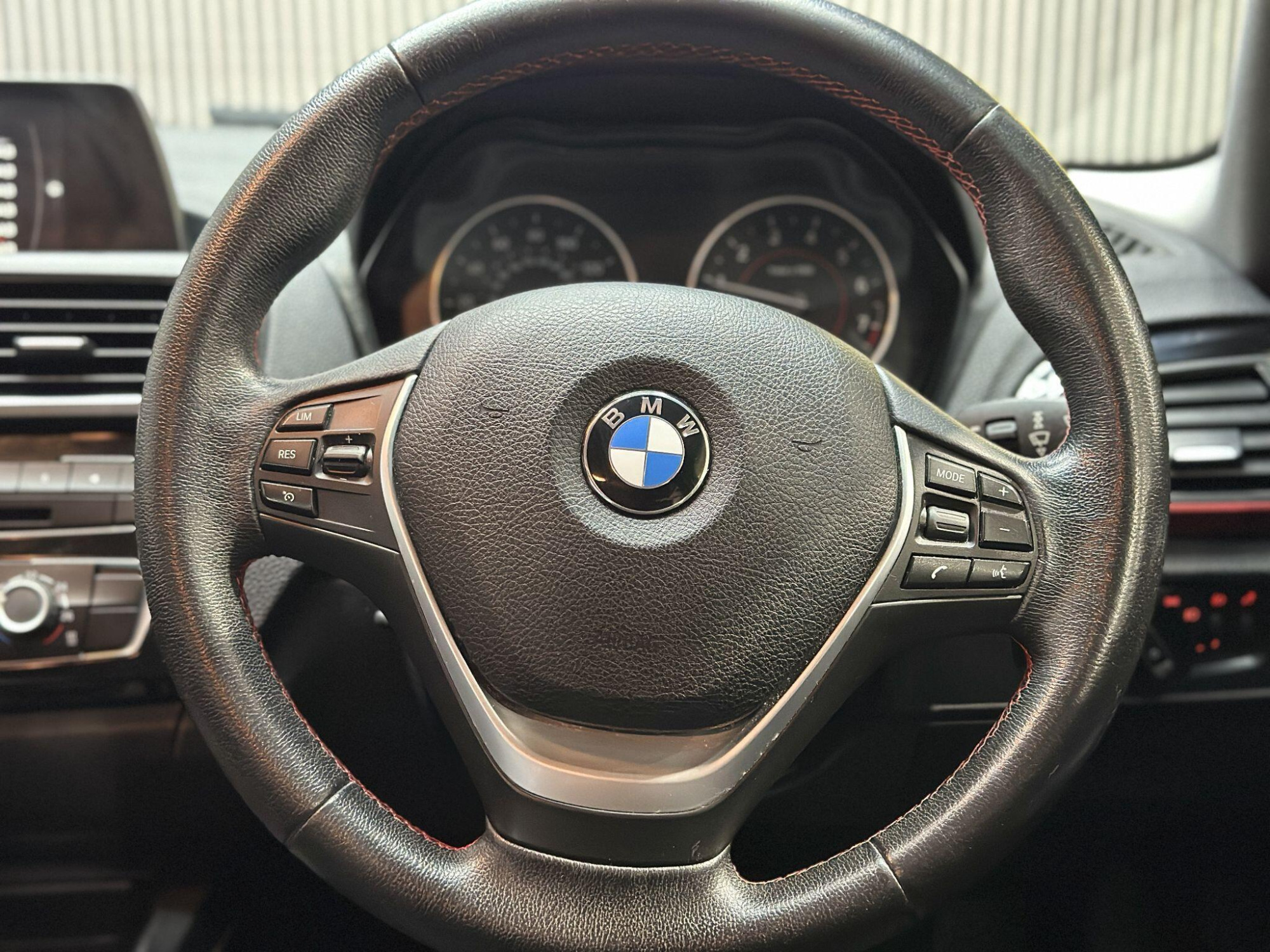 2016 BMW 1 Series image 15