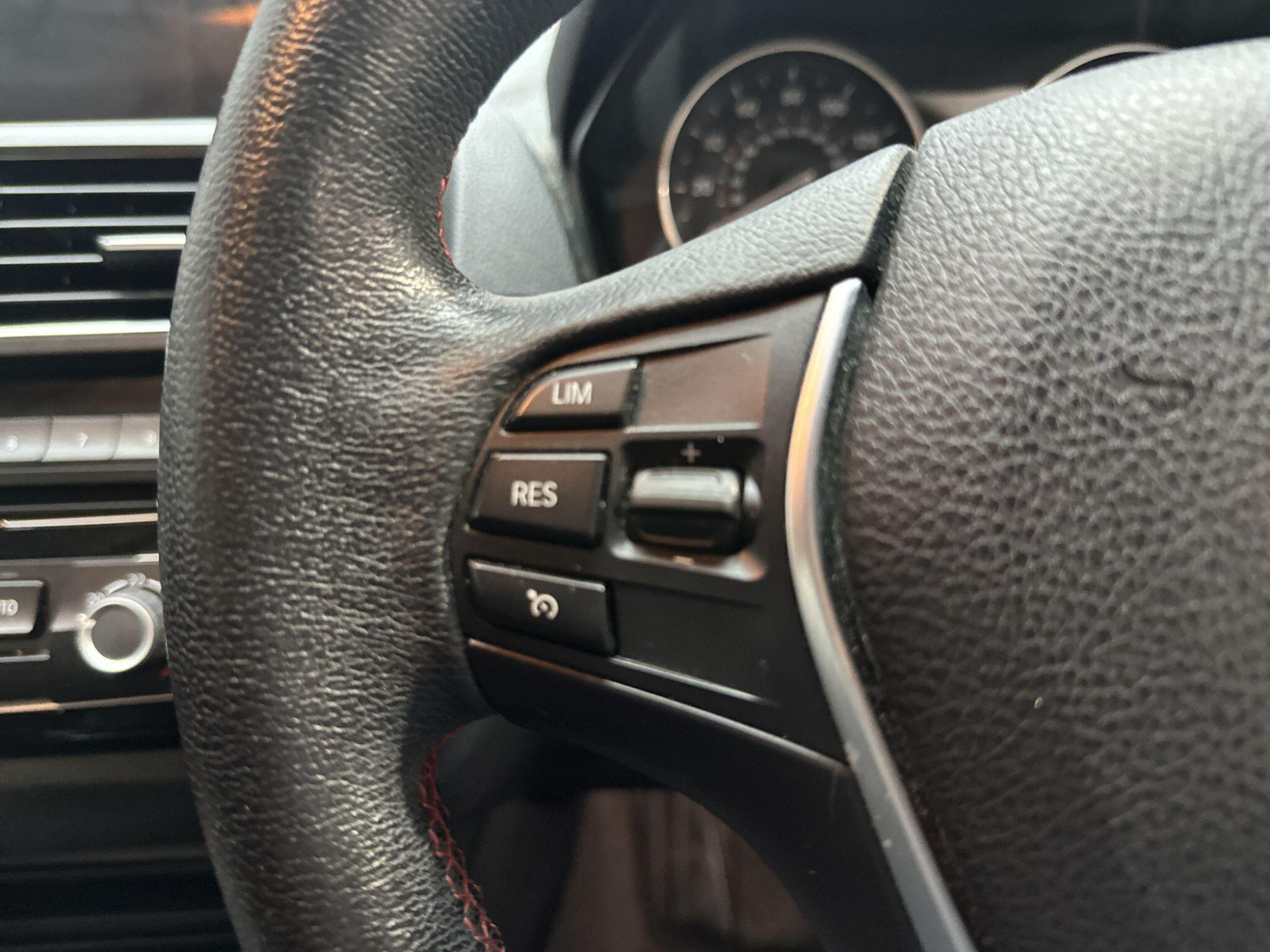 2016 BMW 1 Series image 17
