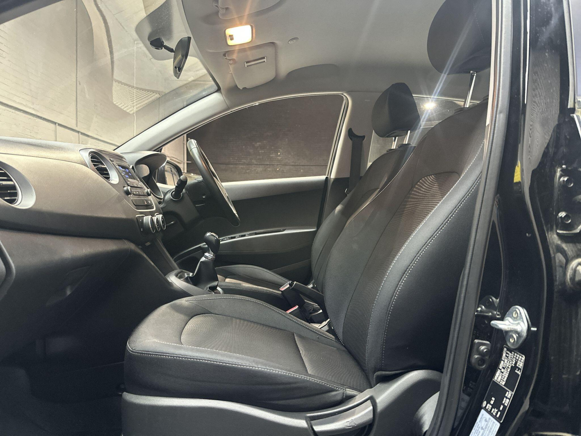 2018 Hyundai i10 image 18