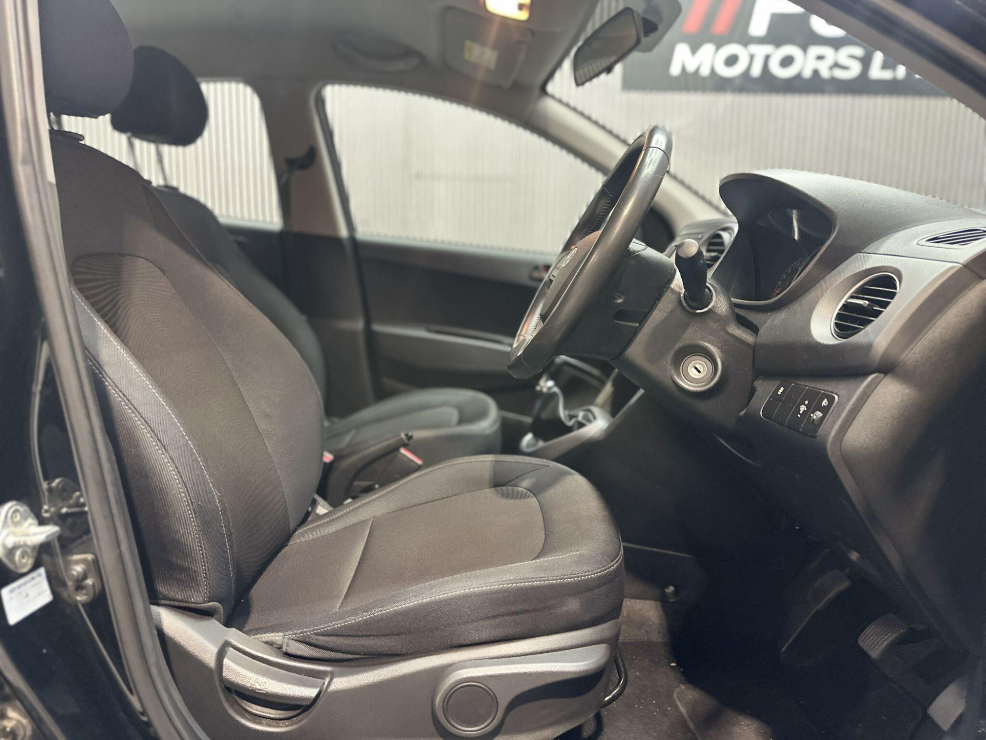 2018 Hyundai i10 image 19