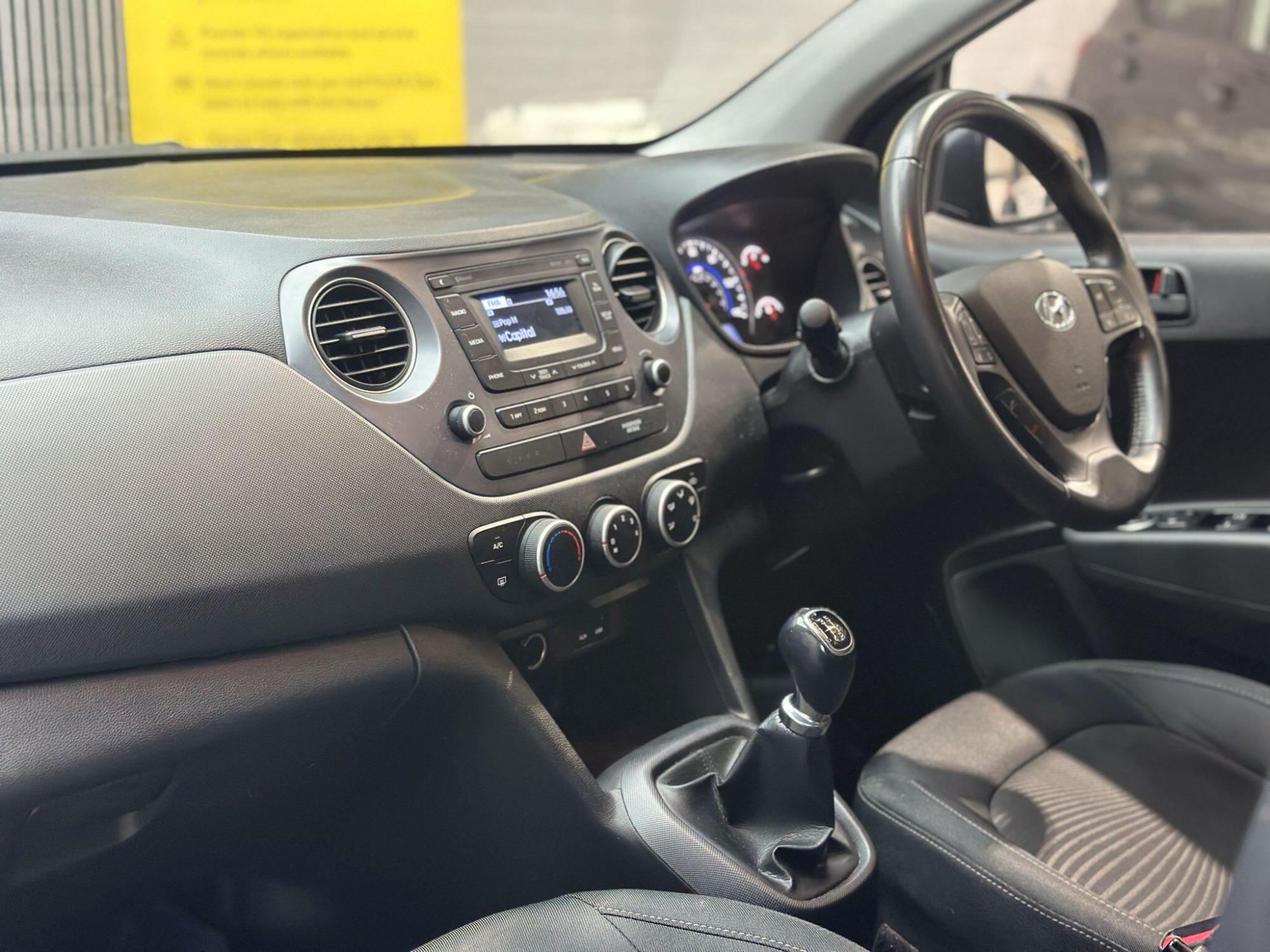 2018 Hyundai i10 image 16