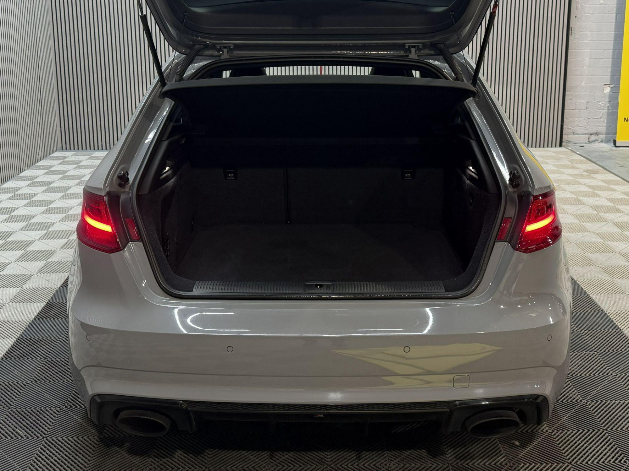 2016 Audi RS3 image 9
